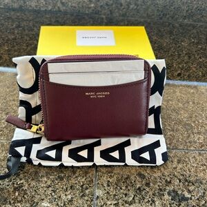 Marc Jacobs The Slim 84 Chianti Leather Zip Around Wallet